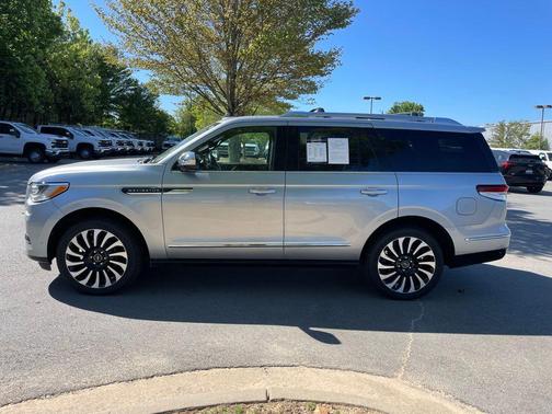 Silver Radiance Metallic Clearcoat 2022 Lincoln Navigator Black Label