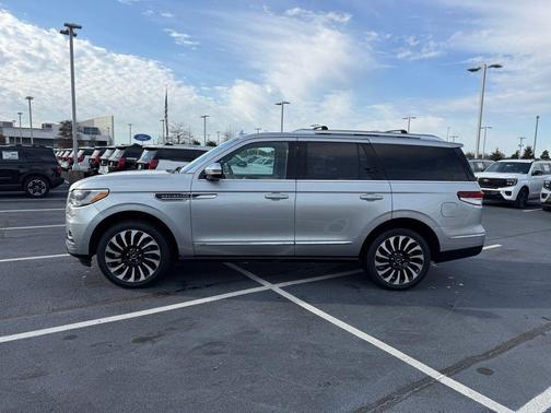 Silver Radiance Metallic Clearcoat 2022 Lincoln Navigator Black Label