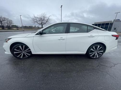 2021 Nissan Altima SR FWD