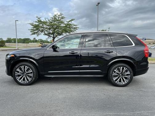 2022 Volvo XC90 T6 Momentum