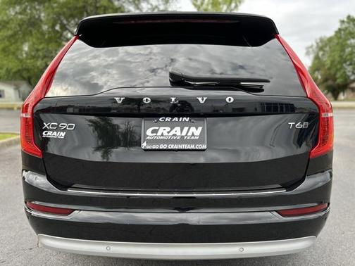 2022 Volvo XC90 T6 Momentum