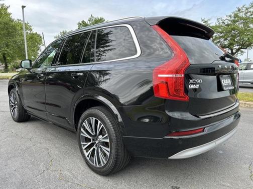 2022 Volvo XC90 T6 Momentum