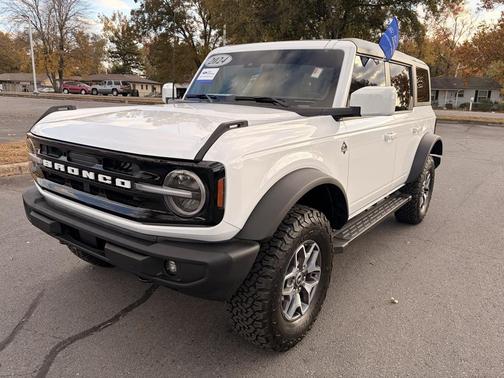2024 Ford Bronco Outer Banks