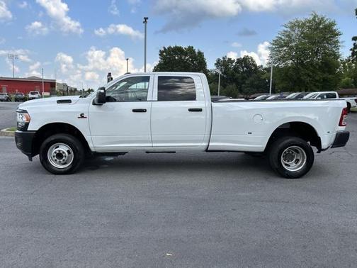 2023 RAM 3500 Tradesman Crew Cab 4x4 8' Box