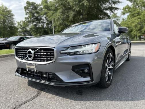 2019 Volvo S60 T6 R-Design