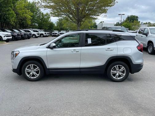 Quicksilver Metallic 2022 GMC Terrain SLE