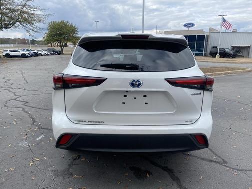 2024 Toyota Highlander Hybrid XLE