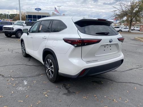 2024 Toyota Highlander Hybrid XLE