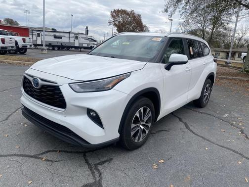 2024 Toyota Highlander Hybrid XLE