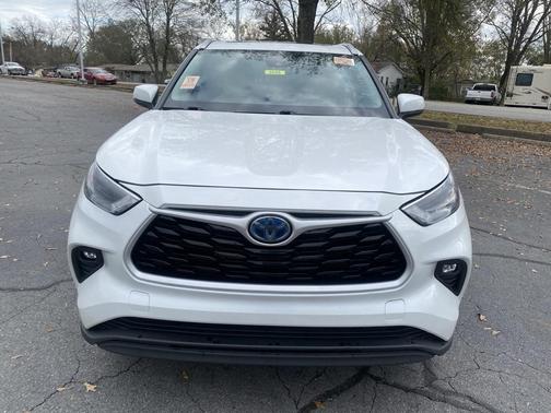 2024 Toyota Highlander Hybrid XLE