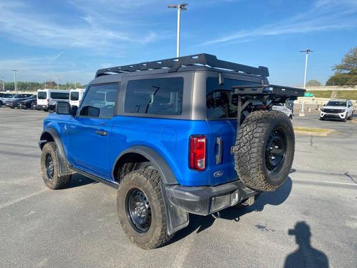 VELOCITY BLUE METALLIC 2022 Ford Bronco Black Diamond