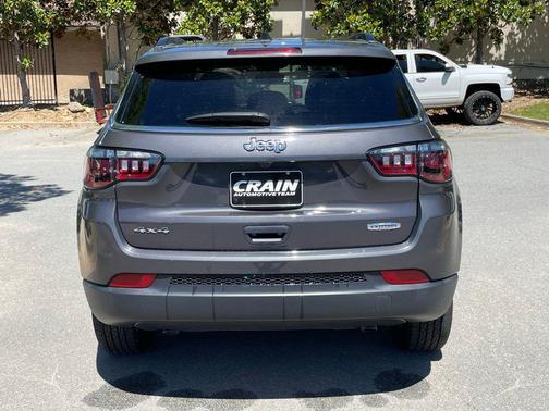 Baltic Gray Metallic Clearcoat 2024 Jeep Compass Latitude