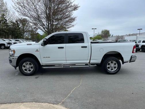 Bright White Clearcoat 2024 RAM 2500 Big Horn Crew Cab 4x4 6'4' Box