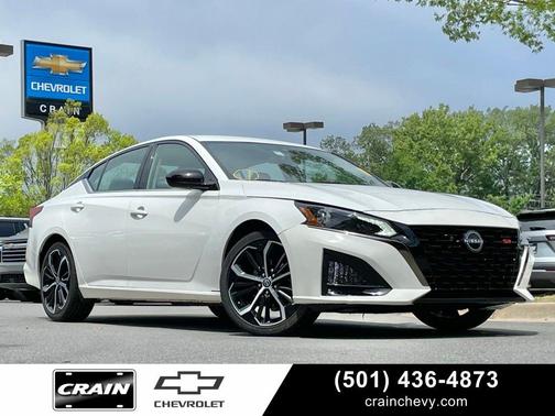 Glacier White 2024 Nissan Altima SR FWD