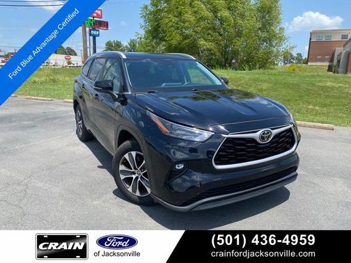 Midnight Black Metallic 2022 Toyota Highlander XLE