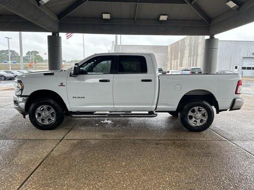 2023 RAM 3500 Big Horn Crew Cab 4x4 6'4' Box
