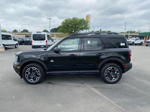 Shadow 2026 Ford Bronco Sport Outer Banks