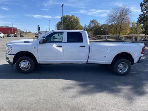 2024 RAM 3500 Tradesman Crew Cab 4x4 8' Box