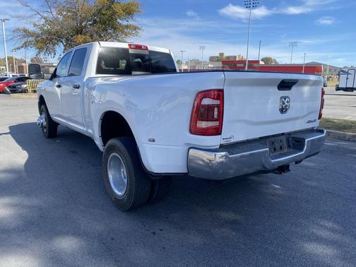 2024 RAM 3500 Tradesman Crew Cab 4x4 8' Box
