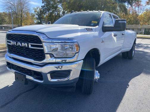 2024 RAM 3500 Tradesman Crew Cab 4x4 8' Box