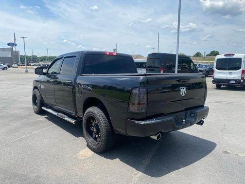 Brilliant Black Crystal Pearlcoat 2017 RAM 1500 Express