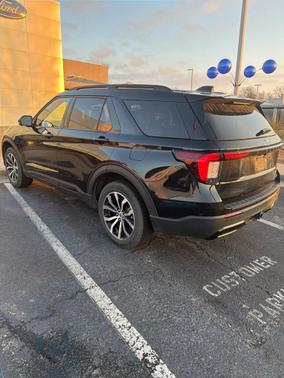 2025 Ford Explorer ST-Line