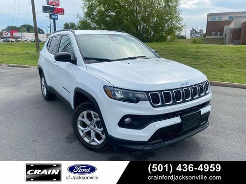 Bright White Clearcoat 2024 Jeep Compass Latitude