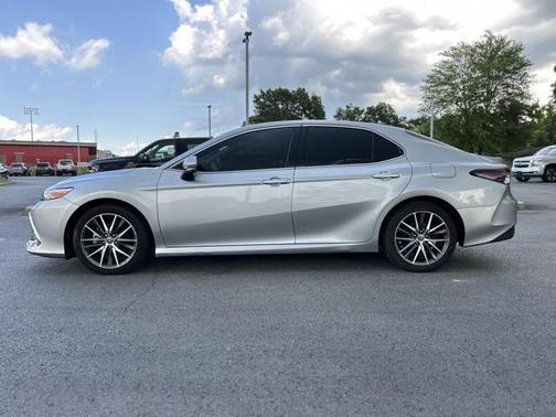 2023 Toyota Camry Hybrid XLE