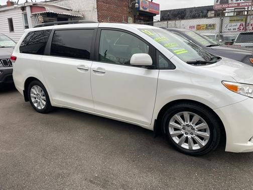 2012 Toyota Sienna XLE