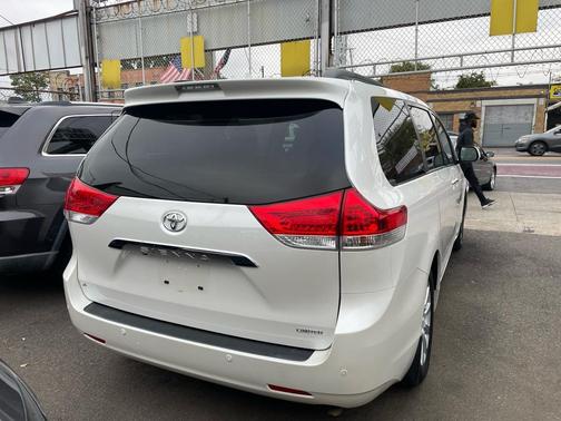 2012 Toyota Sienna XLE
