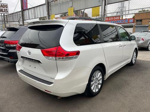 2012 Toyota Sienna XLE