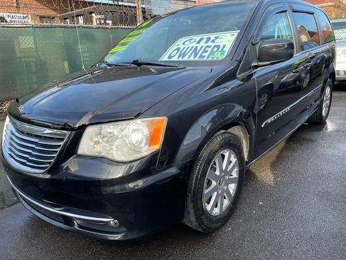 2014 Chrysler Town & Country Touring
