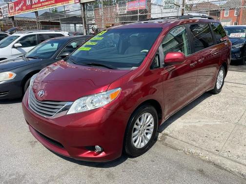 Burgundy 2013 Toyota Sienna XLE