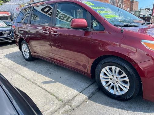 Burgundy 2013 Toyota Sienna XLE