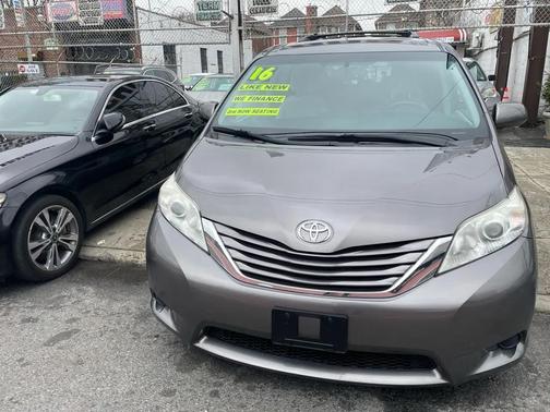 2016 Toyota Sienna LE
