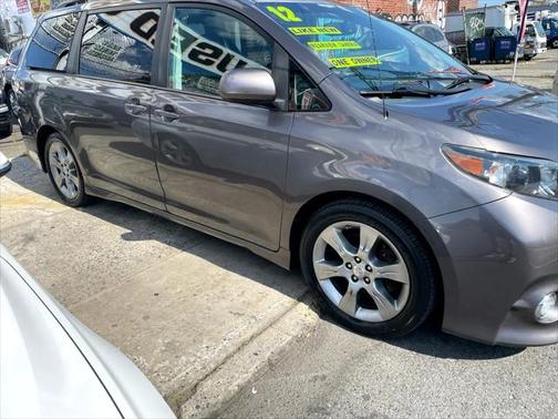 2012 Toyota Sienna SE