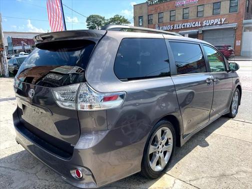 2012 Toyota Sienna SE