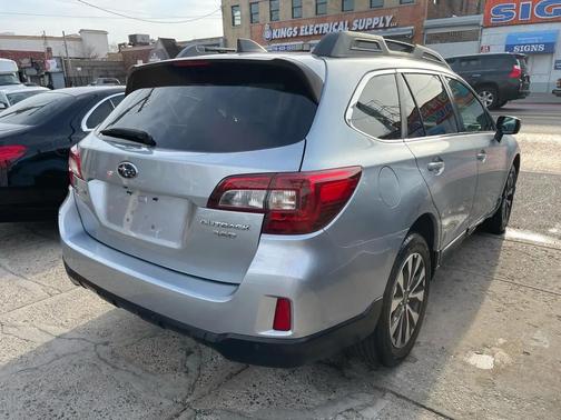 Ice Silver Metallic 2017 Subaru Outback 3.6R Limited