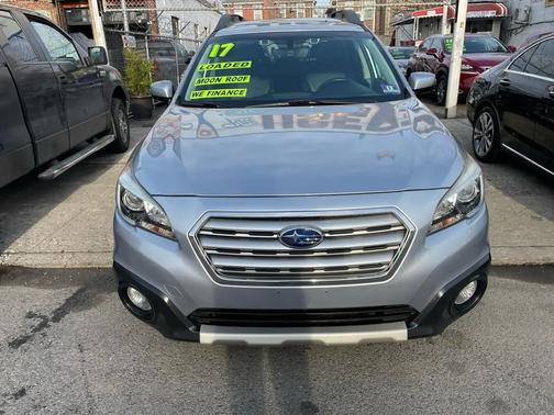 Ice Silver Metallic 2017 Subaru Outback 3.6R Limited