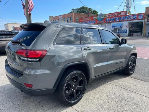 Sting-Gray Clearcoat 2019 Jeep Grand Cherokee Upland