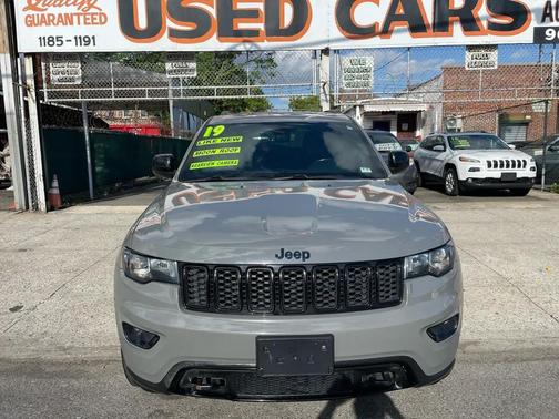 Sting-Gray Clearcoat 2019 Jeep Grand Cherokee Upland