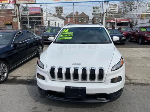 Bright White Clearcoat 2016 Jeep Cherokee Latitude