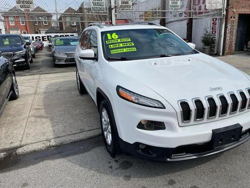 Bright White Clearcoat 2016 Jeep Cherokee Latitude