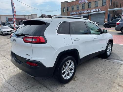 Bright White Clearcoat 2016 Jeep Cherokee Latitude