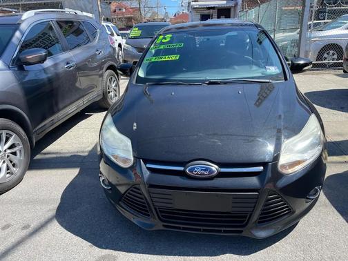 Tuxedo Black 2013 Ford Focus SE