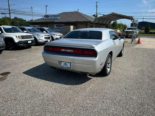 2009 Dodge Challenger SE