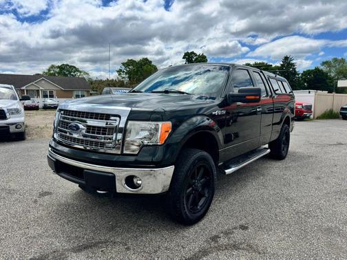 Dark green 2014 Ford F-150 XLT