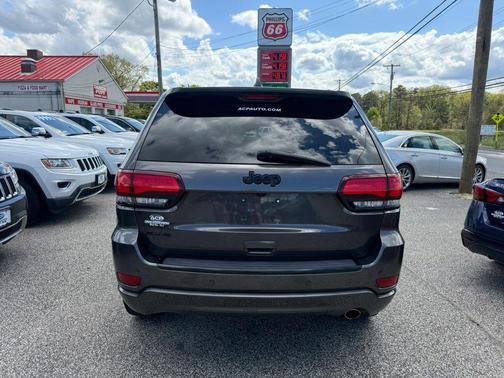 Granite Crystal Metallic Clearcoat 2018 Jeep Grand Cherokee Altitude
