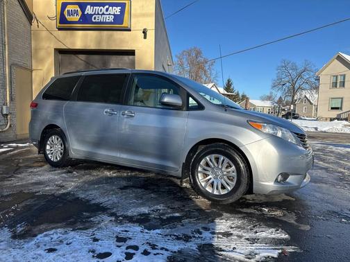 2013 Toyota Sienna XLE