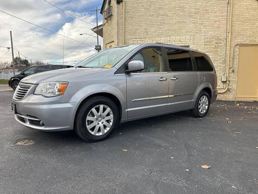 2016 Chrysler Town & Country Touring